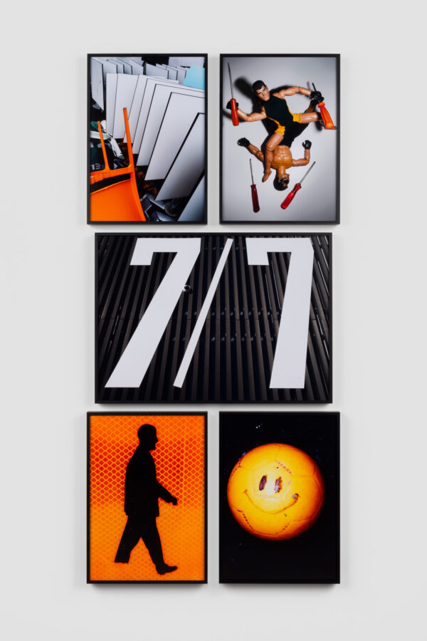 7/7 ACTION, 2023, Vertical panel composed of five photographs, photographic prints on Baryta paper, black aluminum frame, 35 x 50 cm and 50 x 70 cm