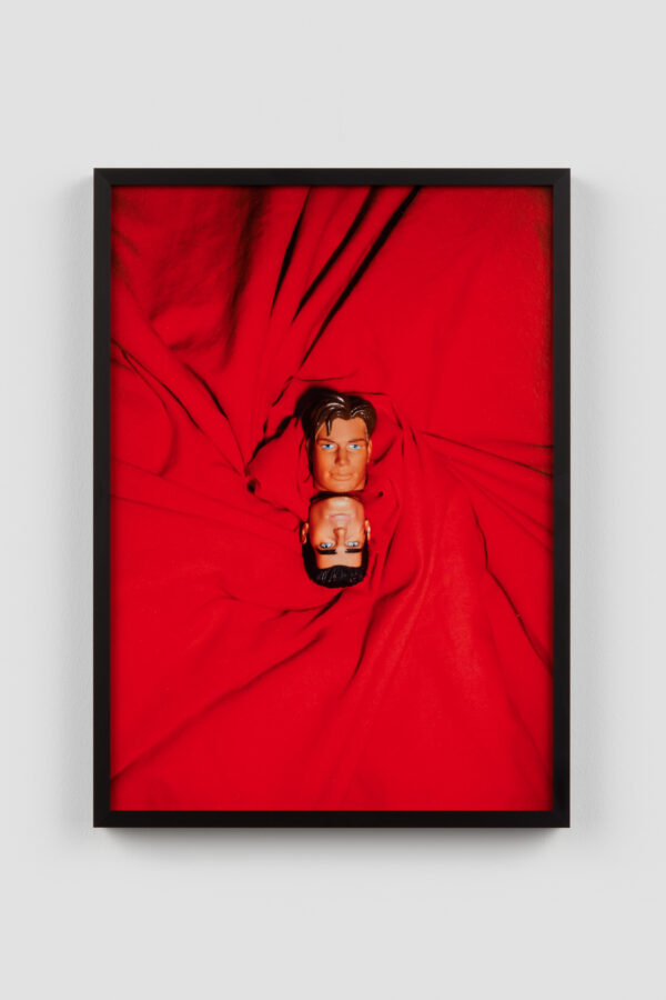 nid rouge, j’attend - 8, 2023, photographic prints on Baryta paper, black alumnium frame, 25 x 35 cm
